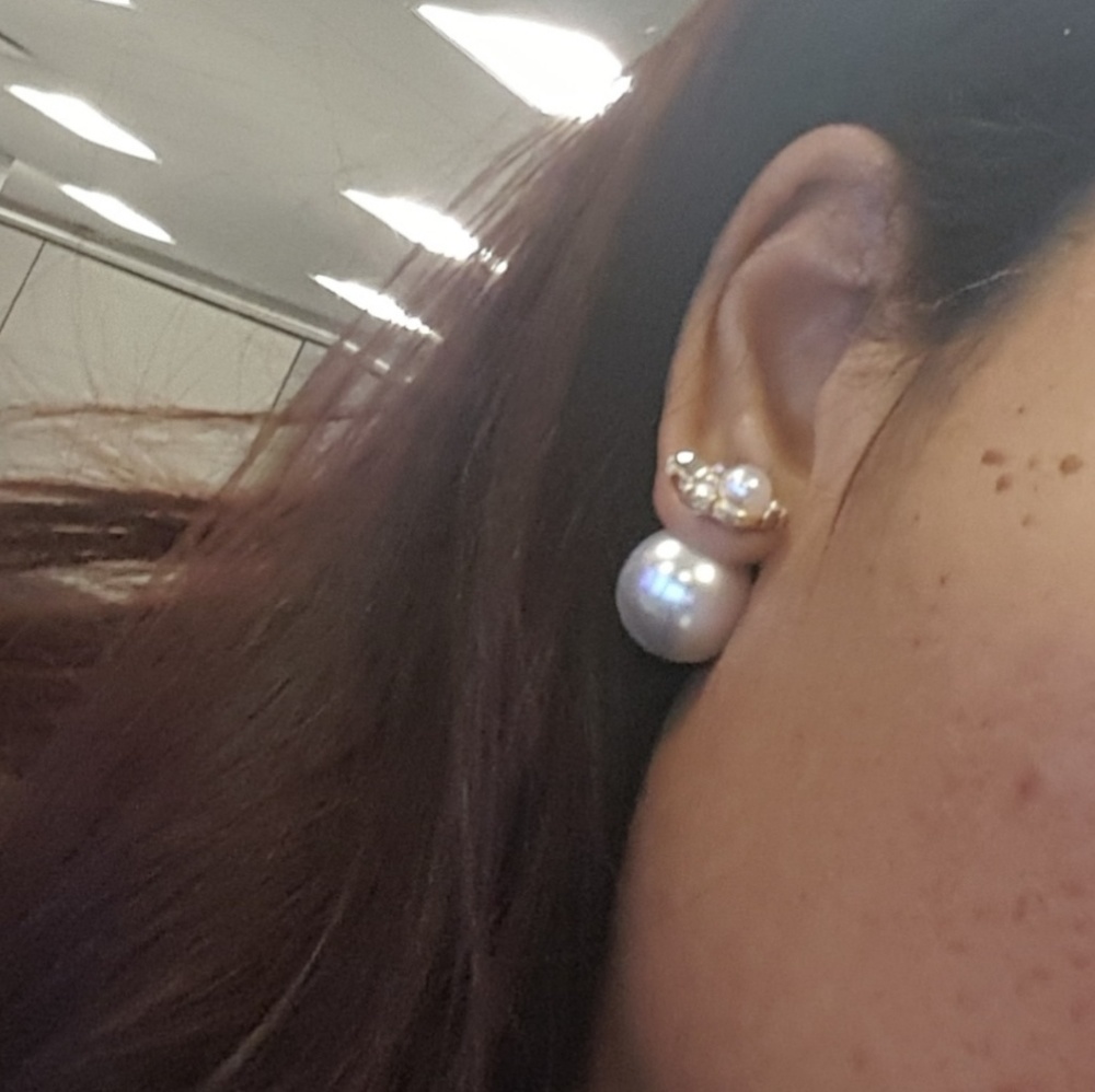 Beautiful faux pearl & rhinestone stud earrings - Picture 5 of 8
